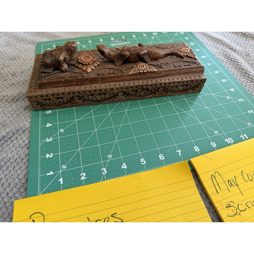 Vintage Hand Carved Wood Box with Chopsticks Lizard and Frog Set of 8 Sticks - Picture 9 of 15